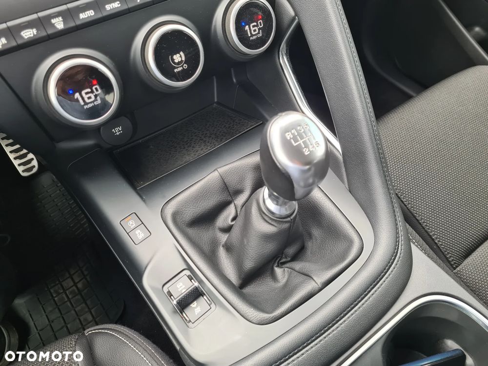 Jaguar E-Pace 2.0 i4D AWD R-Dynamic - 17