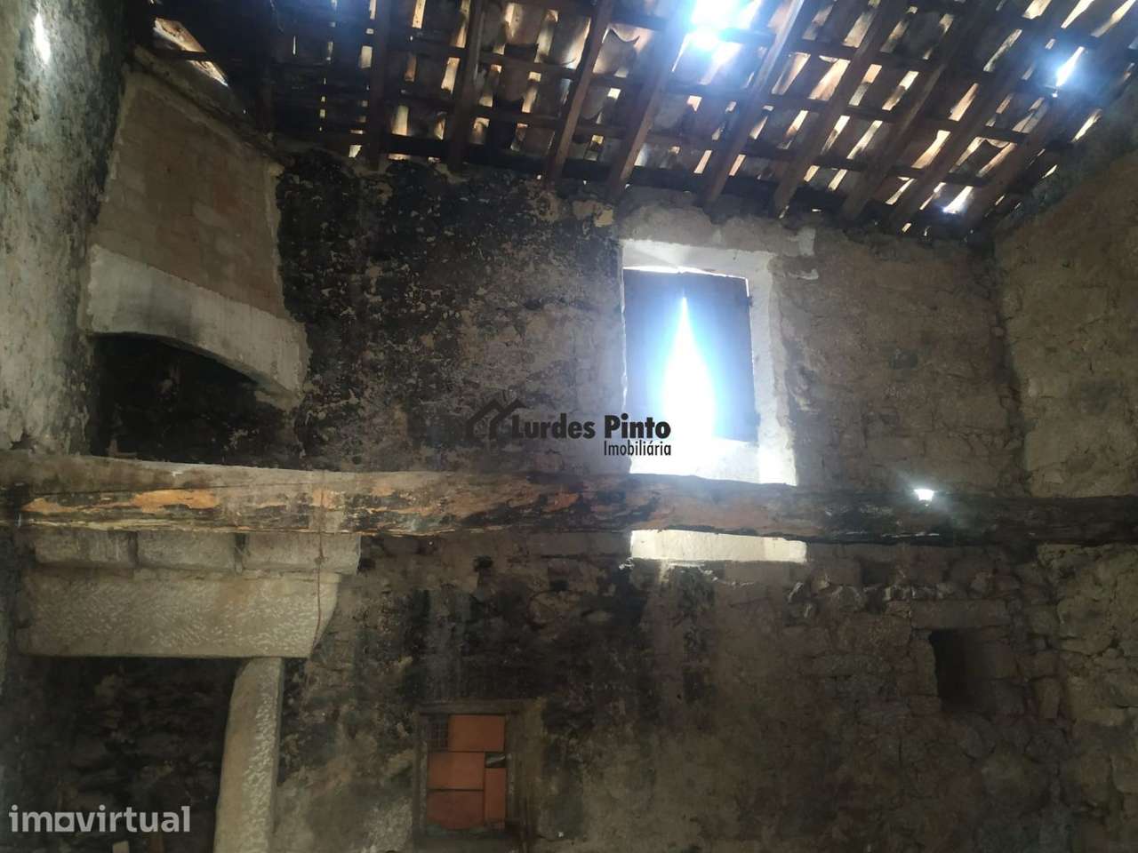 Moradia para remodelação - Grande imagem: 3/6