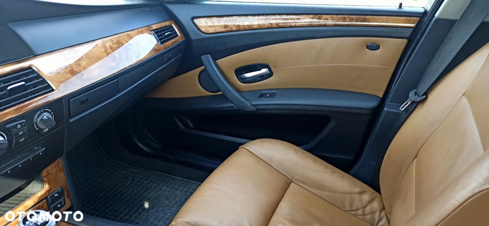 BMW Seria 5 520d - 12