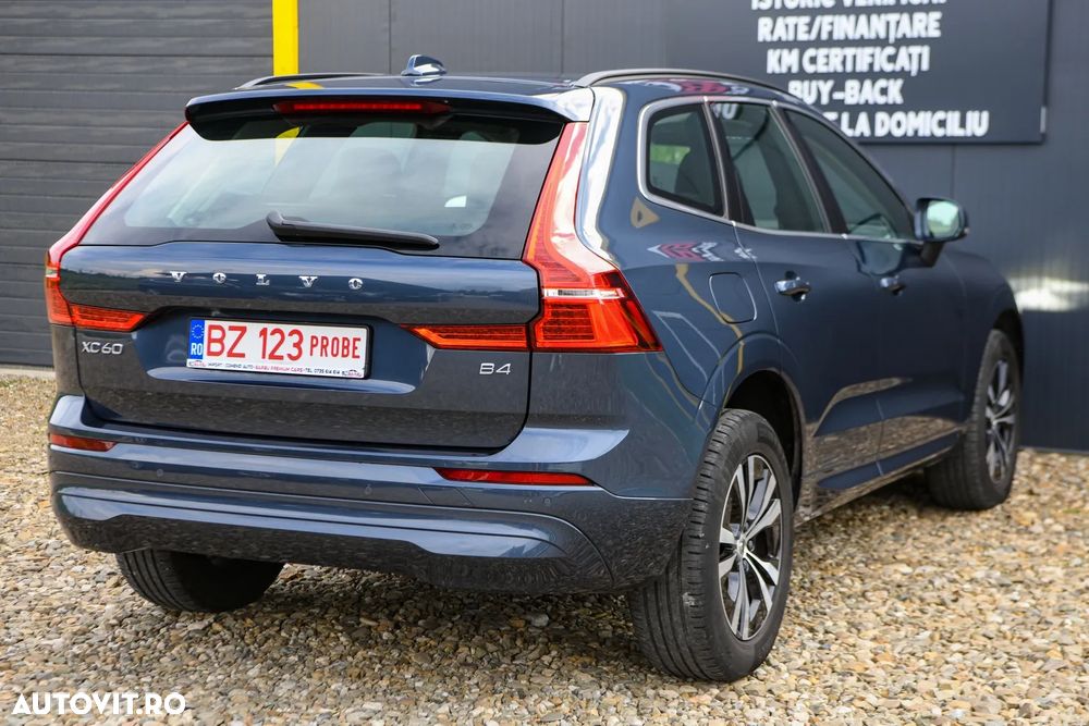 Volvo XC 60 B4 MHEV AT8 FWD Momentum - 22