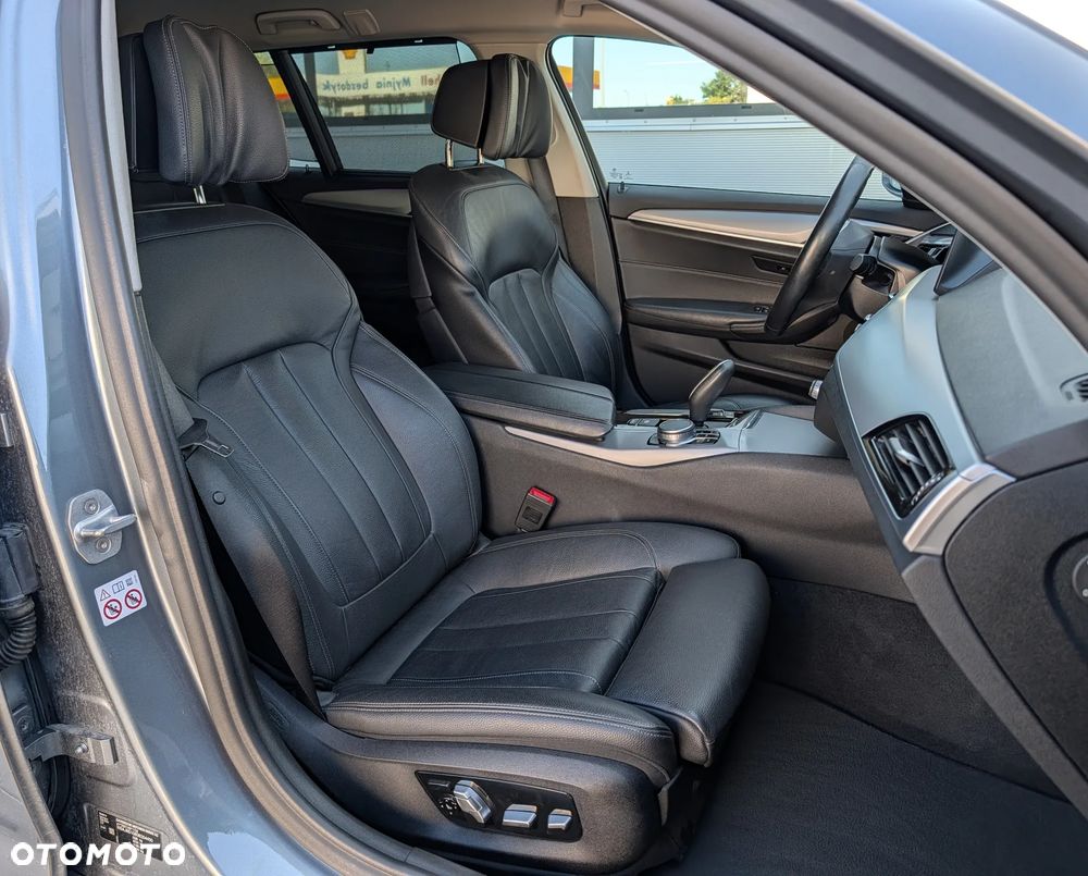 BMW Seria 5 530d xDrive Sport Line - 7
