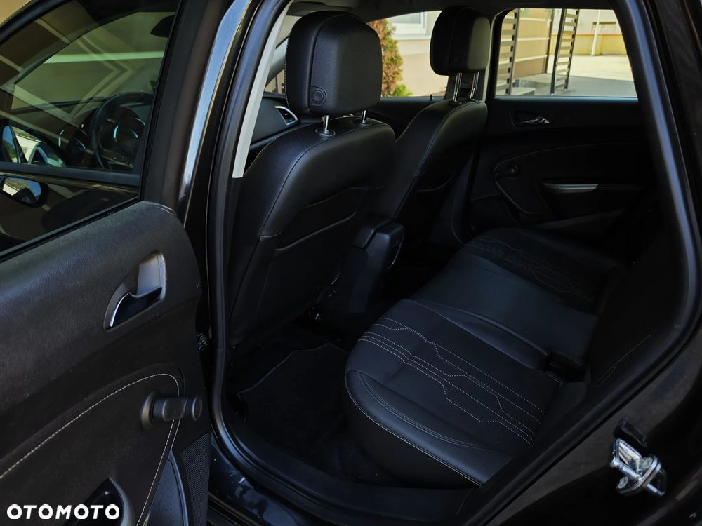 Opel Astra 1.6 Turbo 150 Jahre - 38