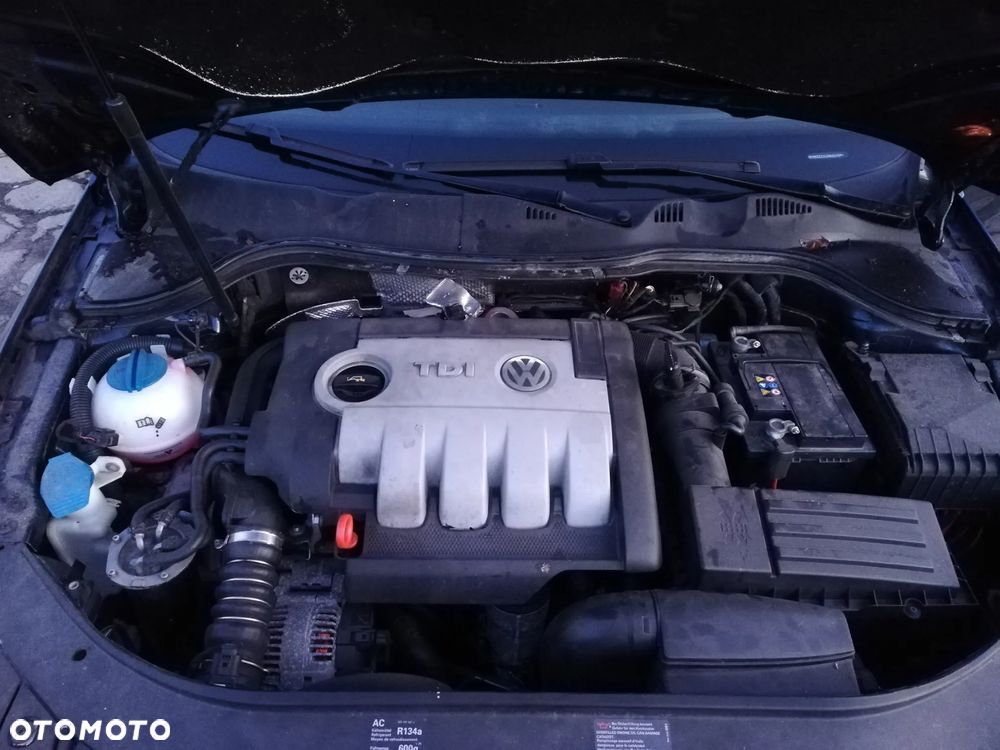 Volkswagen Passat 2.0 TDI Highline - 23