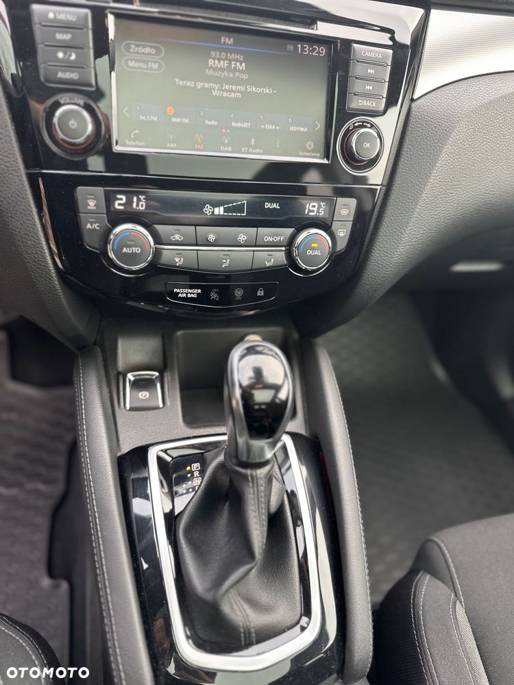 Nissan Qashqai 1.3 DIG-T N-Connecta DCT - 23