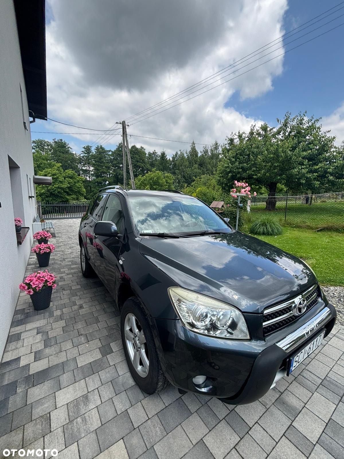 Toyota RAV4 - 1