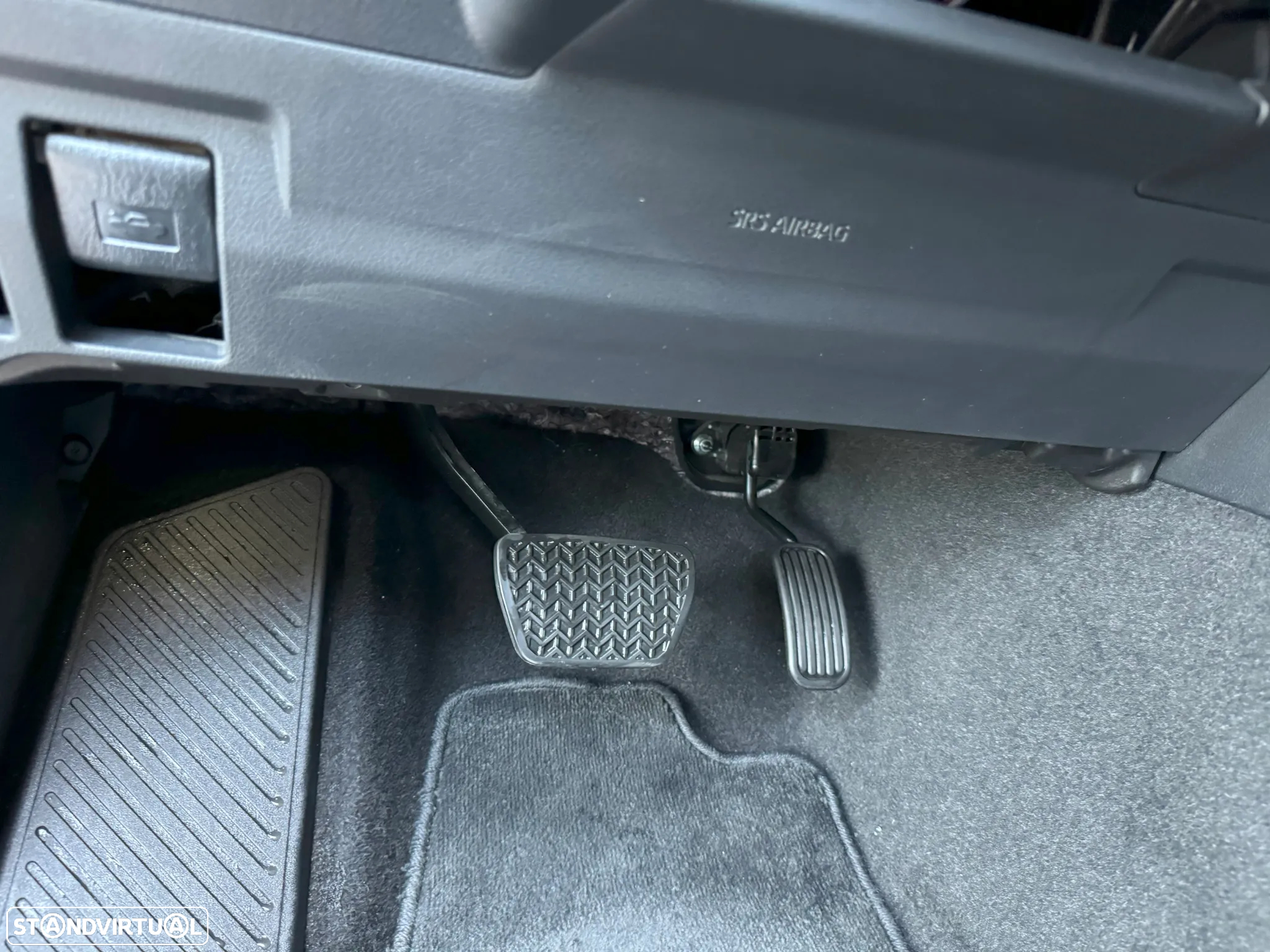 Toyota Land Cruiser - 32