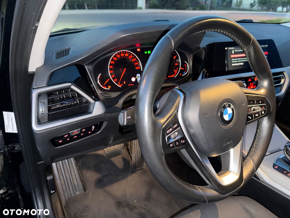 BMW Seria 3 320i - 29