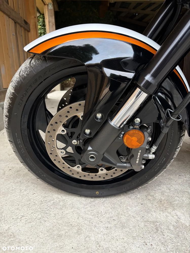 Suzuki Intruder - 34