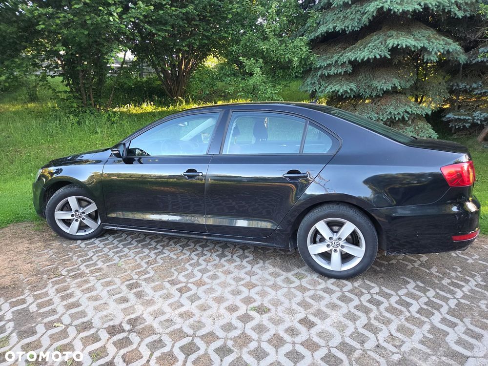 Volkswagen Jetta - 1