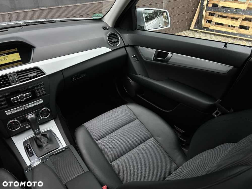 Mercedes-Benz Klasa C 180 BlueEFFICIENCY 7G-TRONIC Avantgarde - 11