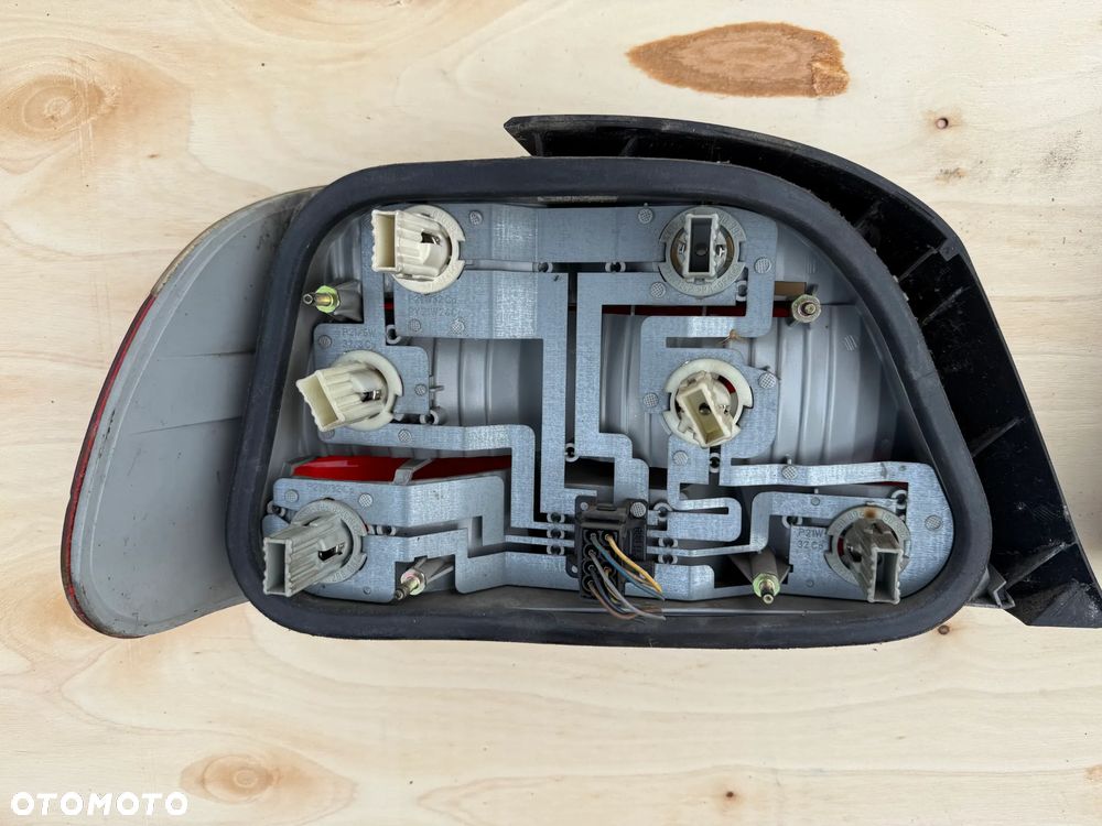 LAMPY TYLNE BMW E38 KOMPLET KRYSZTAŁKI OPRAWKI LAMPA TYŁ LEWA PRAWA WKŁADKI ŻARÓWEK WKŁADKA ŻARÓWKI OPRAWKA - 9