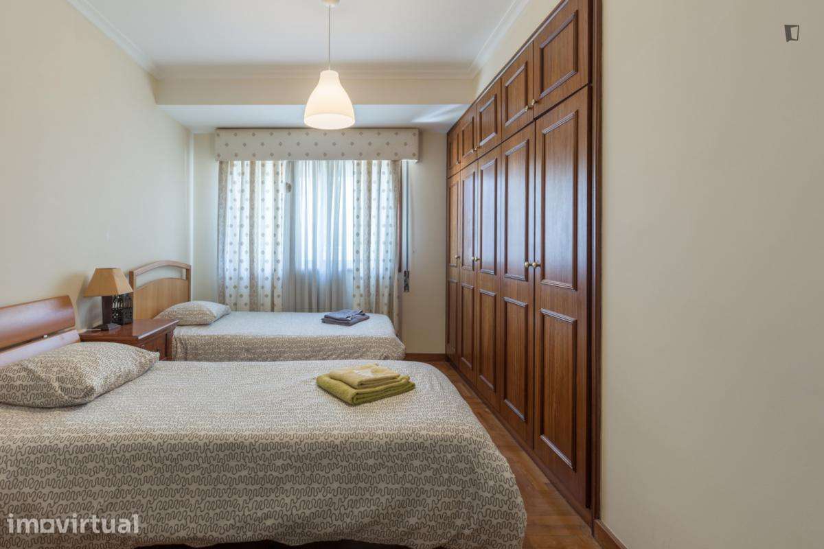 Quarto - localizado em Paranhos Porto - Grande imagem: 3/15