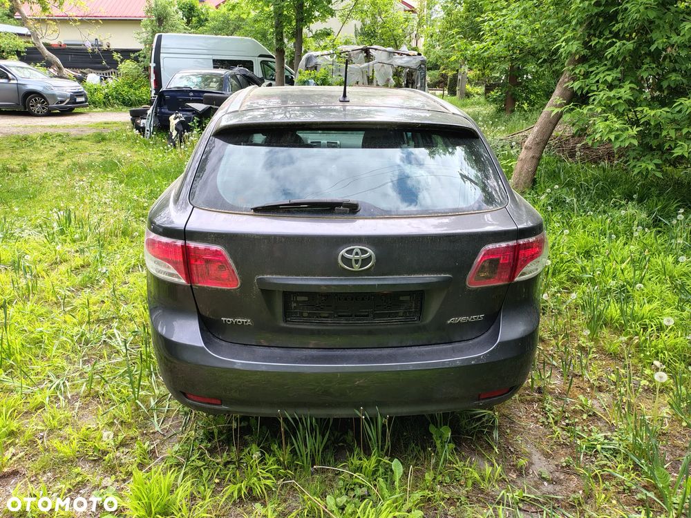 Toyota Avensis 1.6 Comfort - 10