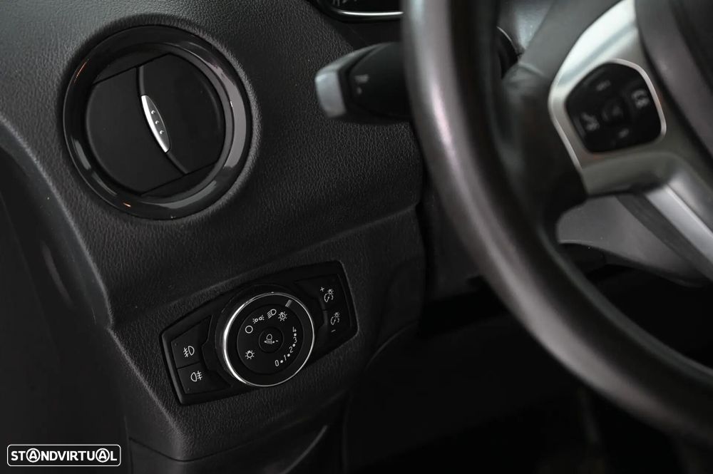 Ford Tourneo Courier 1.0 EcoBoost Titanium - 23