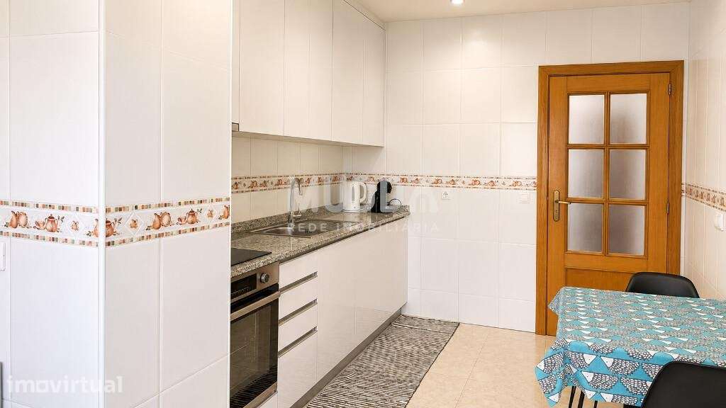 Apartamento T2 Mobilado e Equipado com Garagem Fechada em São João de - Grande imagem: 3/16