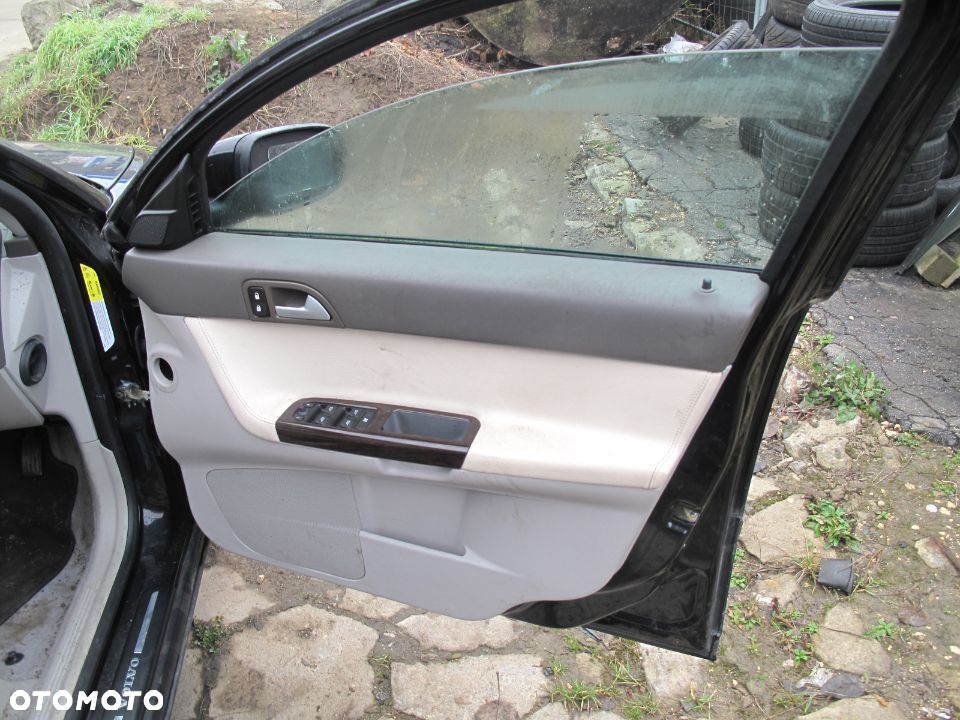 Volvo V50 D5 drzwi prawe przód kompletne kolor 452 46 z 2009 roku - 2