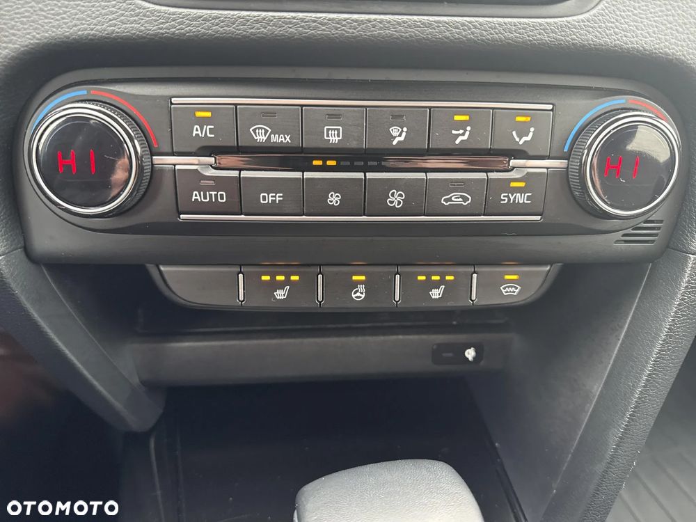 Kia XCeed 1.5 T-GDI Business Line DCT - 24