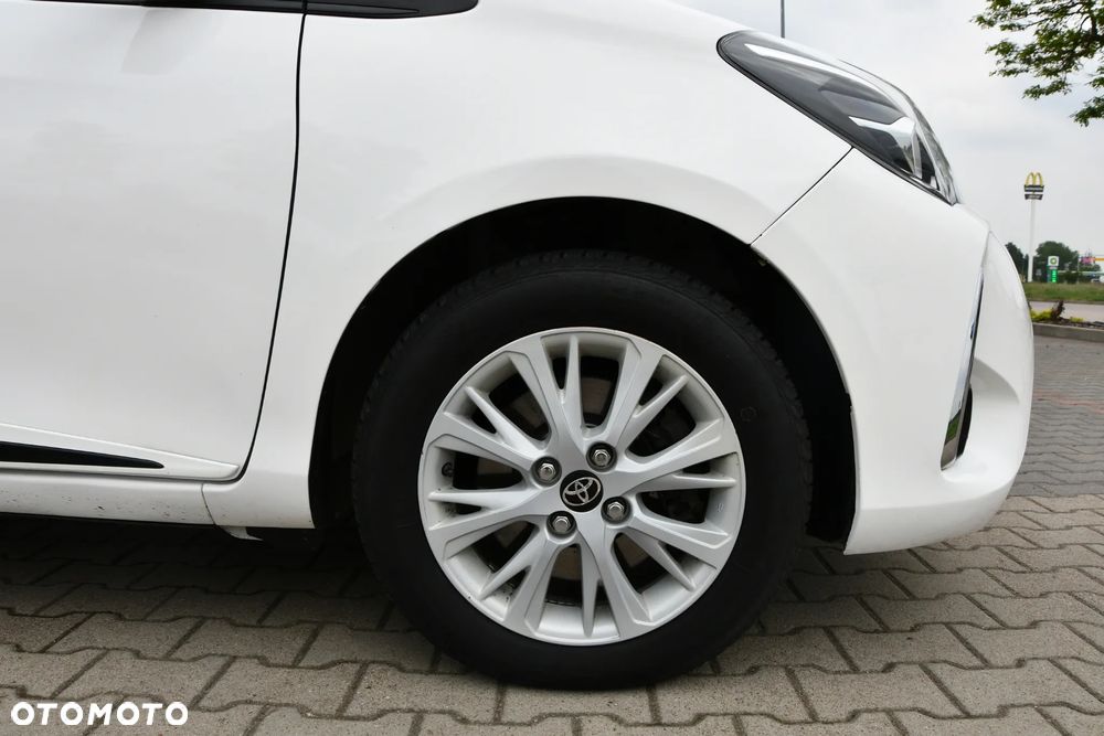 Toyota Yaris Hybrid 100 Premium EU6 - 15