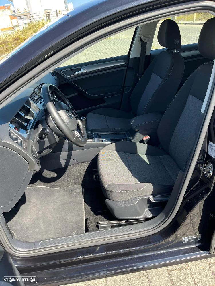 VW Golf 1.6 TDi Trendline BlueMotion - 32