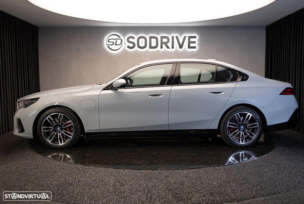 BMW 530 e Pack Desportivo M Pro - 4