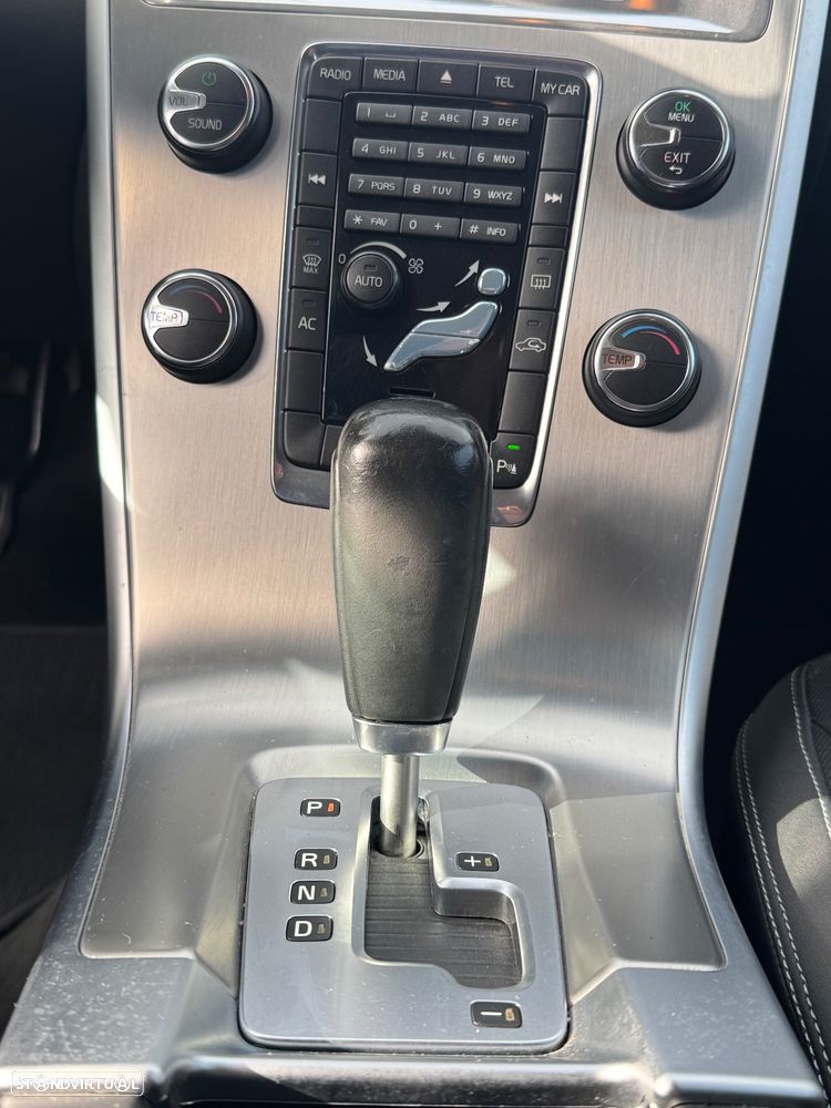 Volvo XC 60 2.0 D3 R-Design Geartronic - 9