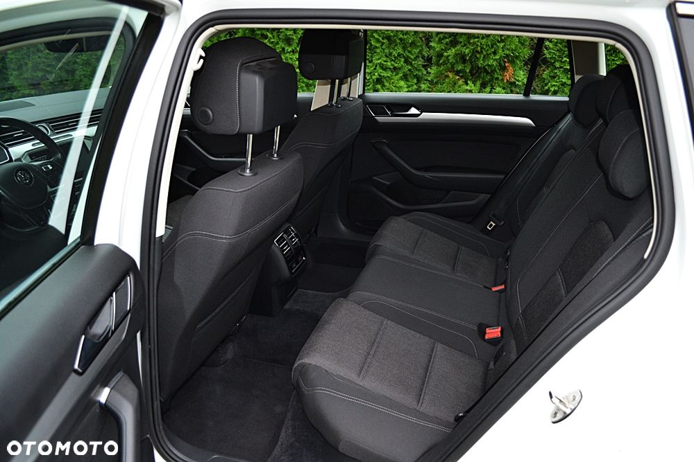 Volkswagen Passat - 15