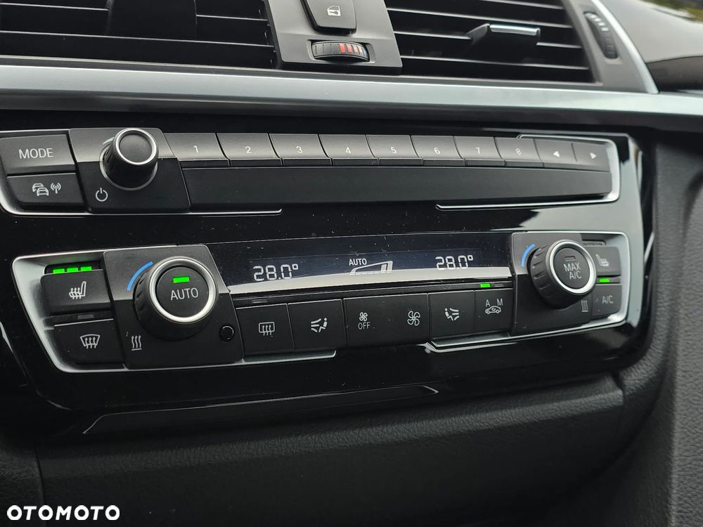 BMW Seria 3 320d xDrive Sport Line - 12