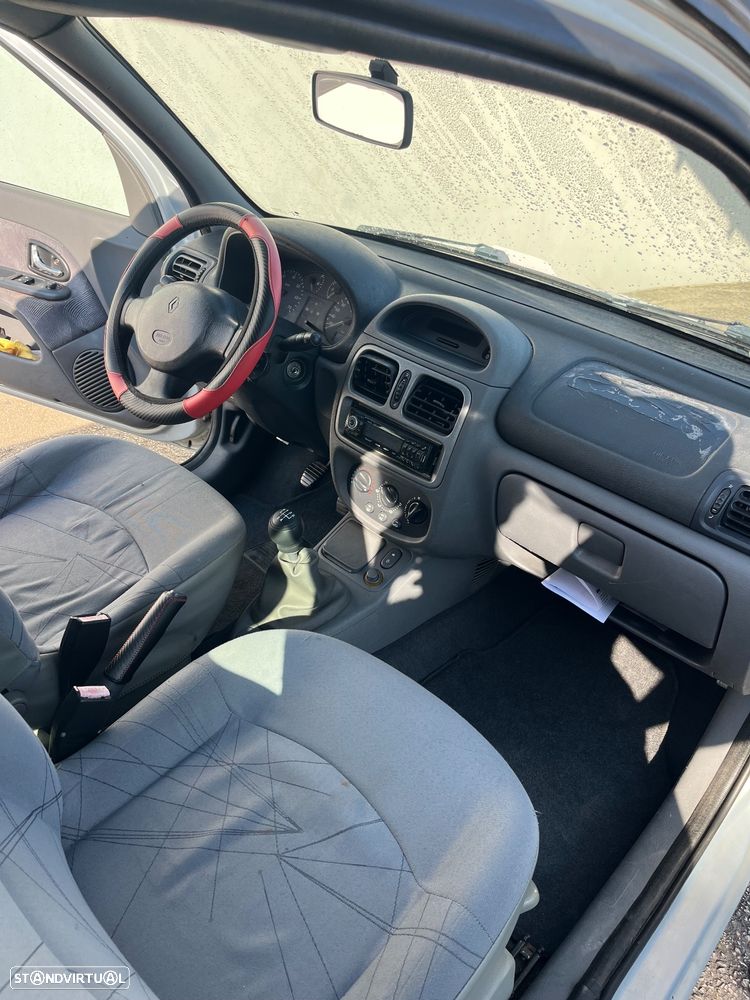 Renault Clio 1.2 RXE - 3
