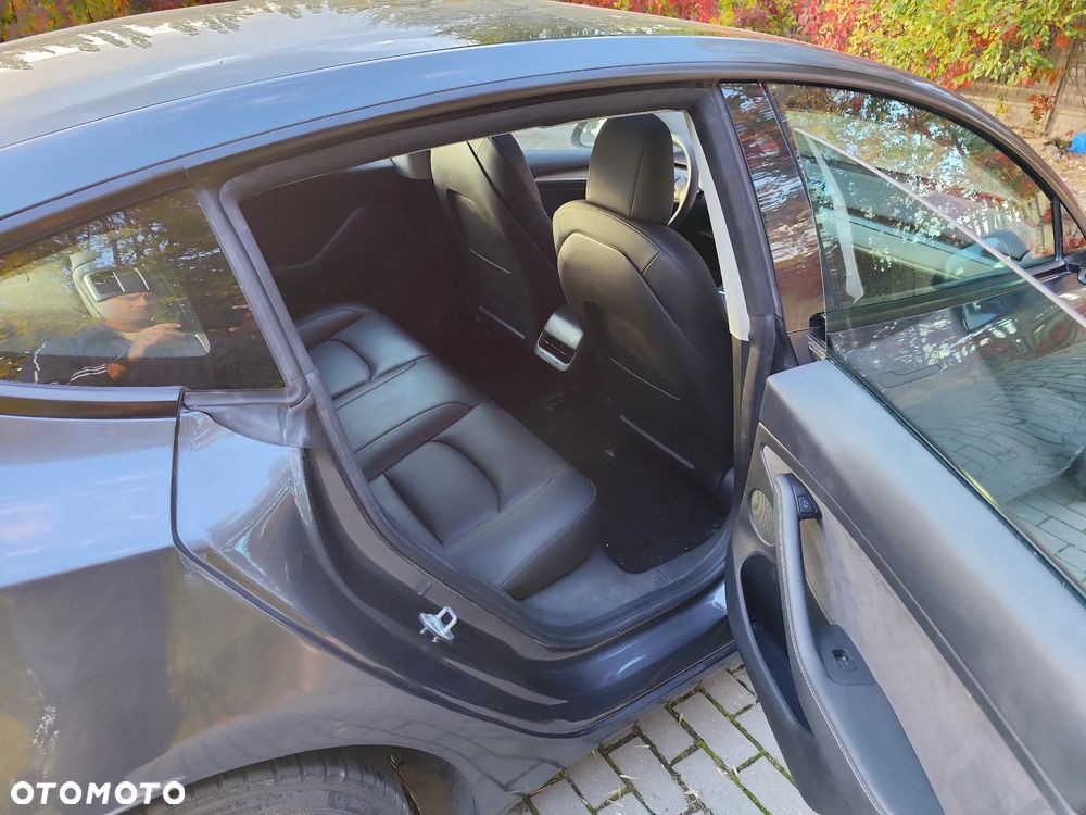 Tesla Model 3 - 7