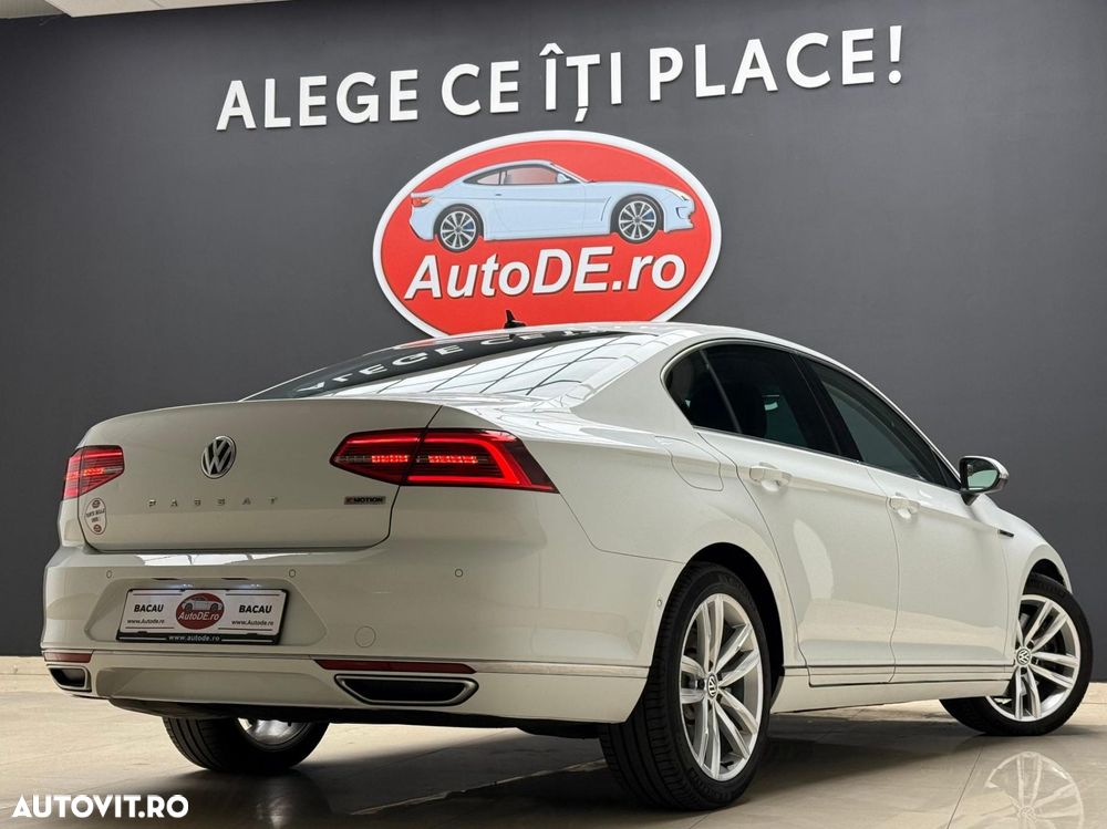 Volkswagen Passat - 4