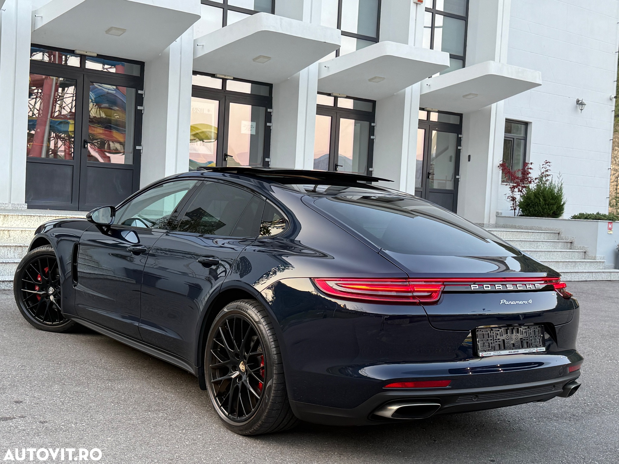 Porsche Panamera 4 Sport Turismo - 4