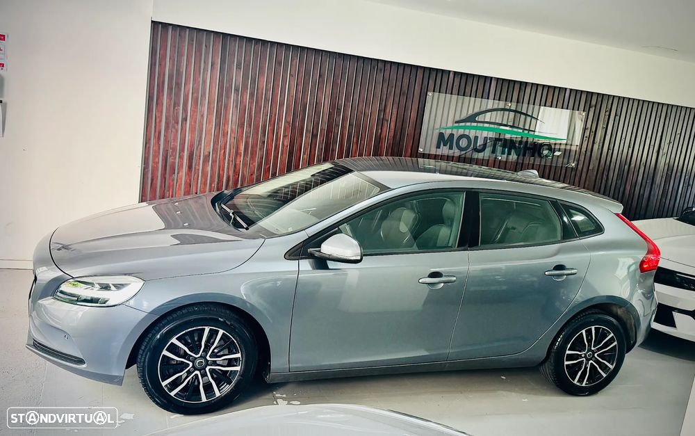 Volvo V40 2.0 D2 Momentum Geartronic - 4