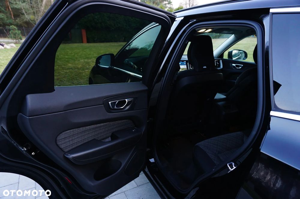 Volvo XC 60 B5 B AWD Momentum Pro - 19