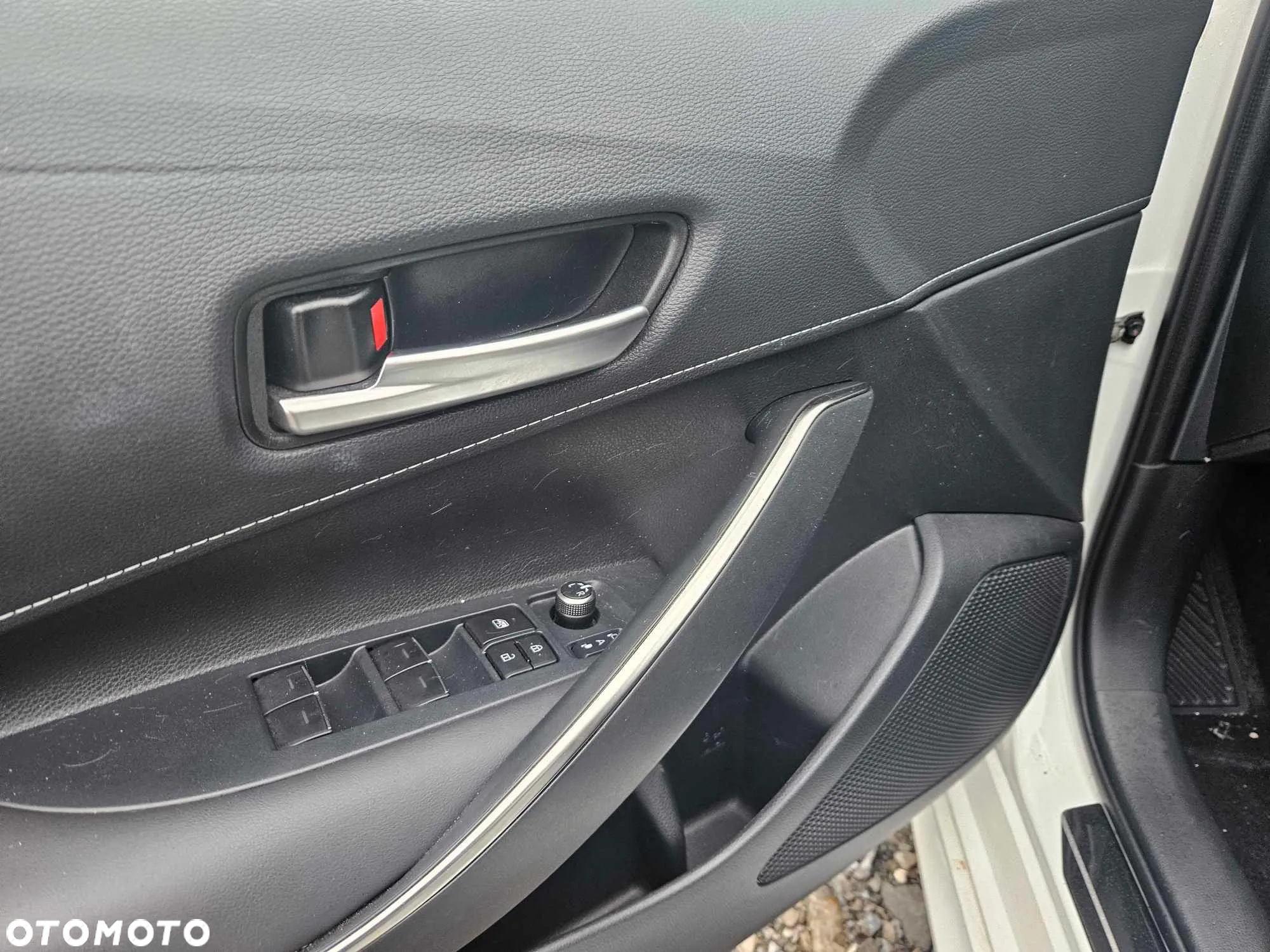 Toyota Corolla 1.8 Hybrid Business Edition - 18