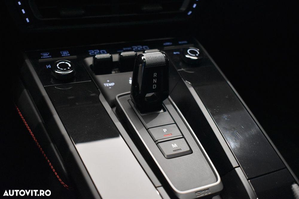 Porsche 911 Carrera 4 GTS PDK - 13