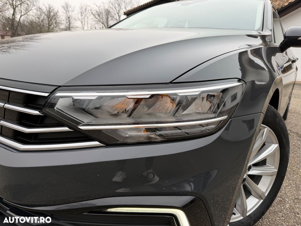 Volkswagen Passat - 12