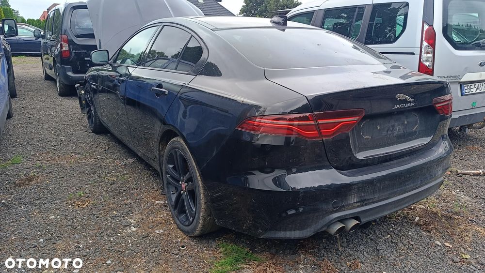 Jaguar XE 2.0 D180 R-Dynamic HSE - 4