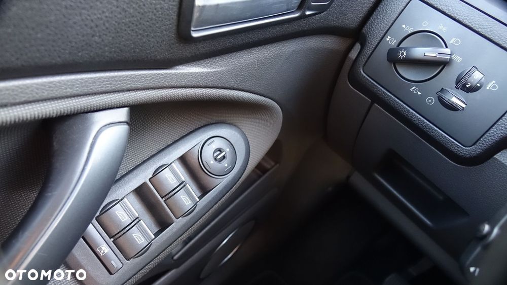 Ford Kuga - 33