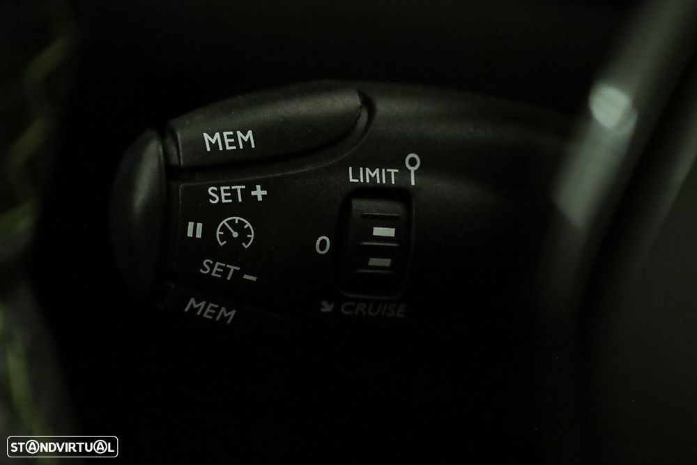 Peugeot 2008 1.2 PureTech Allure EAT8 - 18