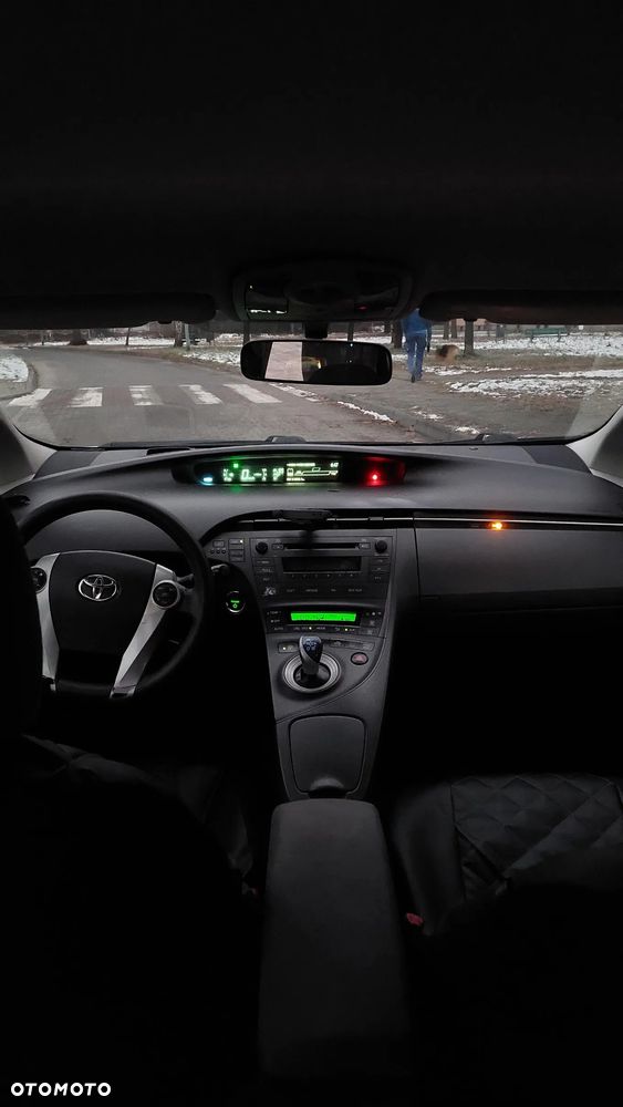 Toyota Prius (Hybrid) - 9