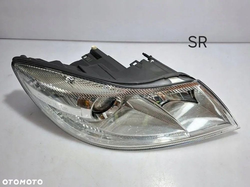 Skoda Octavia Mk2 (1Z) 2008 Reflektor lampa prawy przód 1Z1941018S - 1