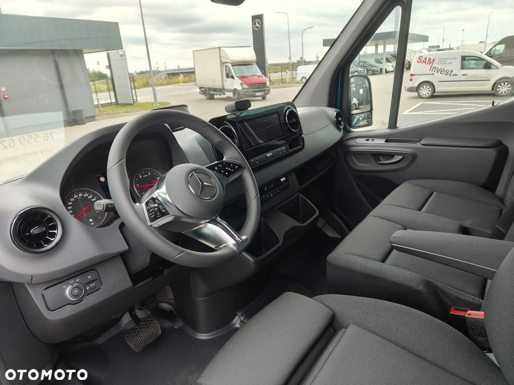 Mercedes-Benz Sprinter - 11