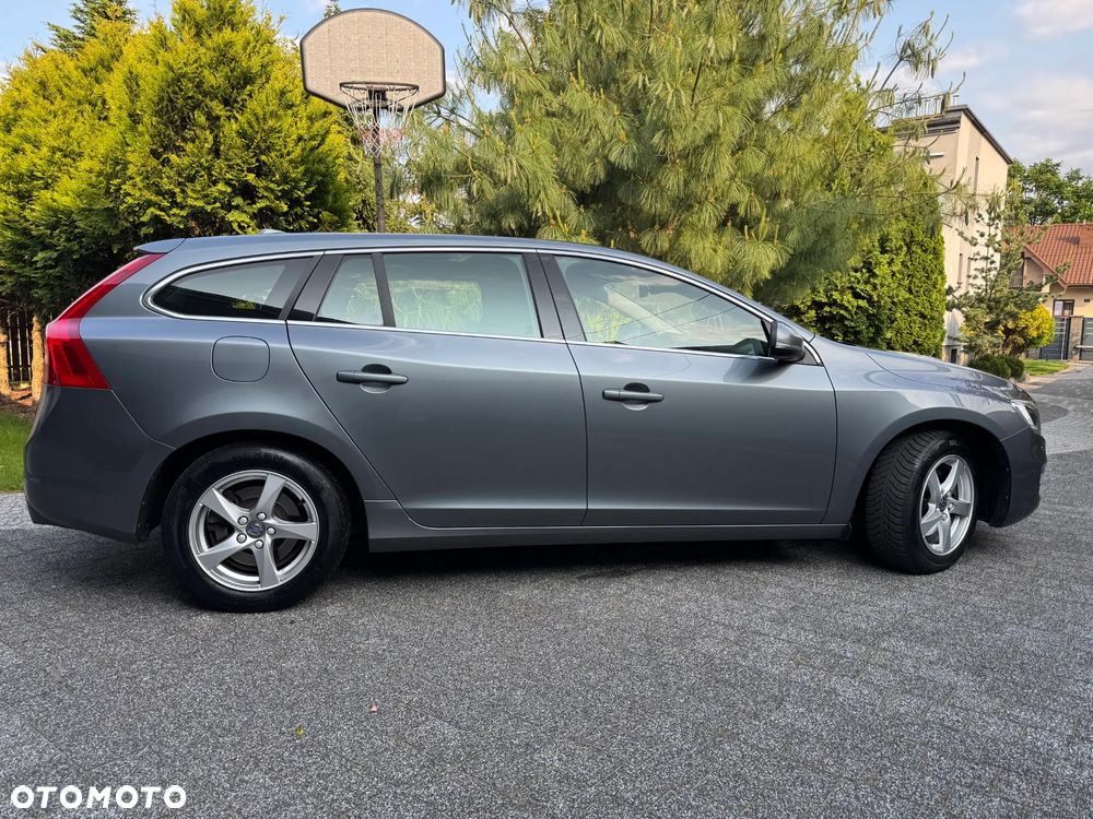 Volvo V60 D4 Drive-E Momentum - 3