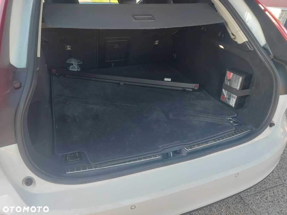 Volvo V90 D5 AWD Geartronic Momentum Pro - 37