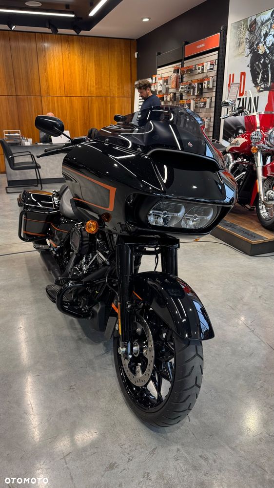 Harley-Davidson Touring Road Glide - 2