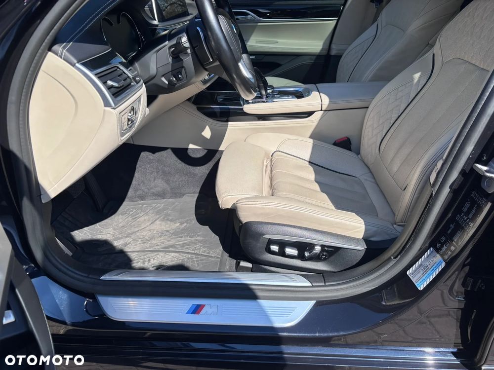 BMW Seria 7 750i xDrive - 16