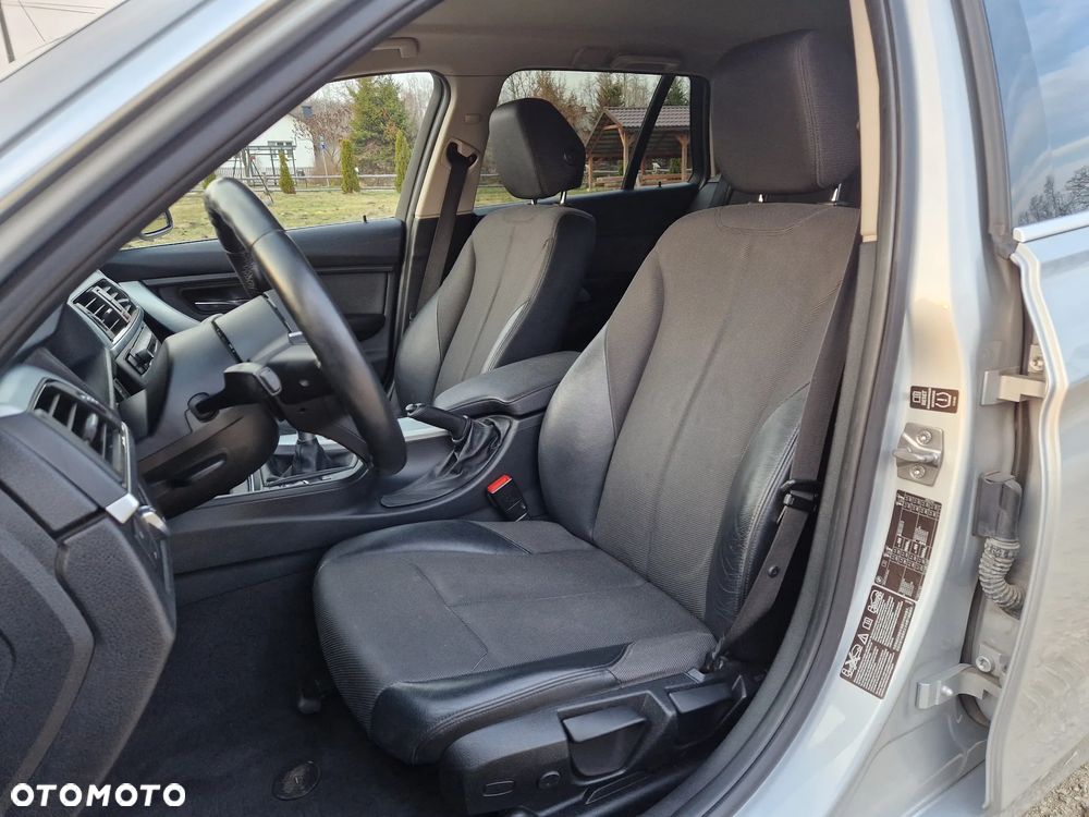 BMW Seria 3 320d xDrive - 15