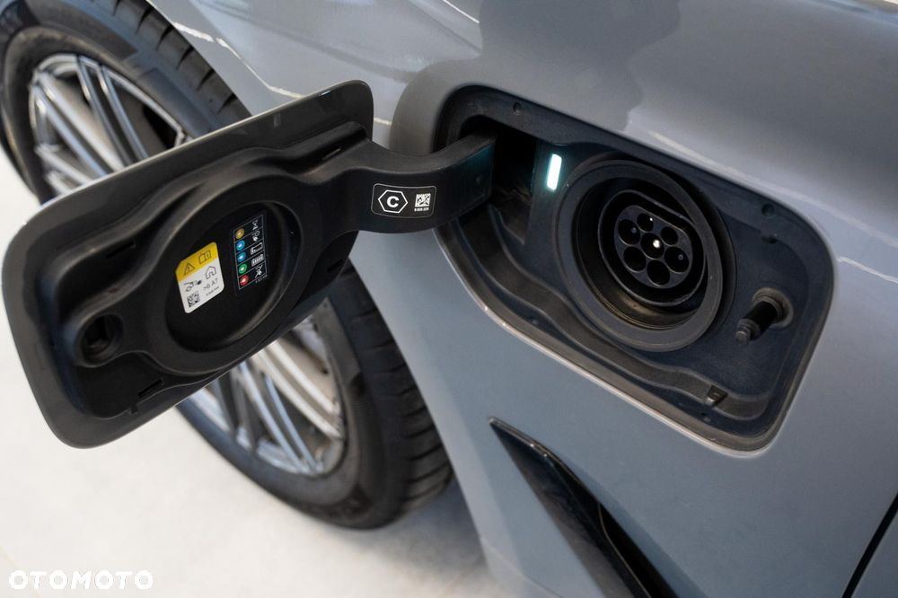 BMW Seria 5 530e xDrive - 37
