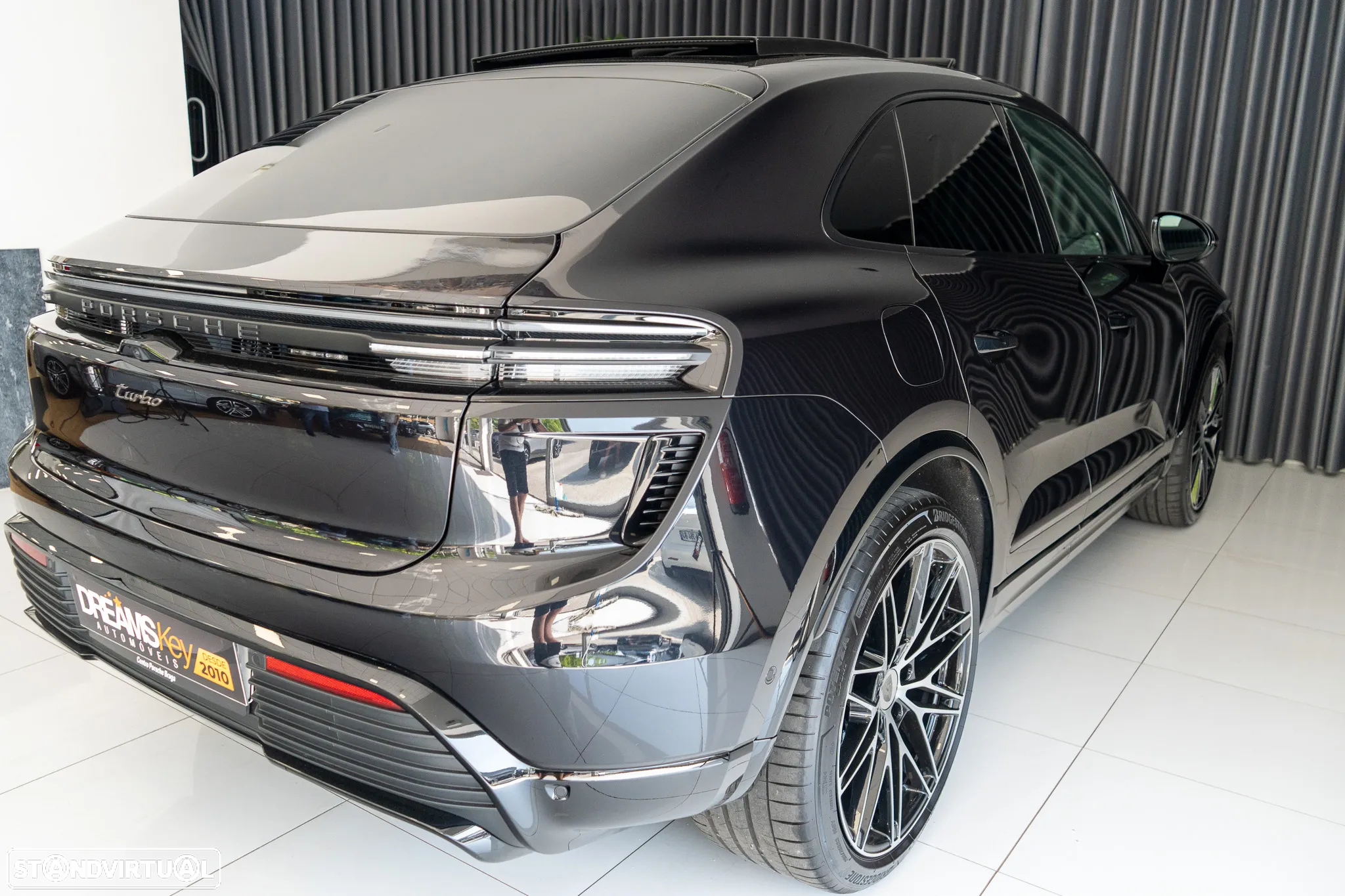Porsche Macan Electric Turbo - 41