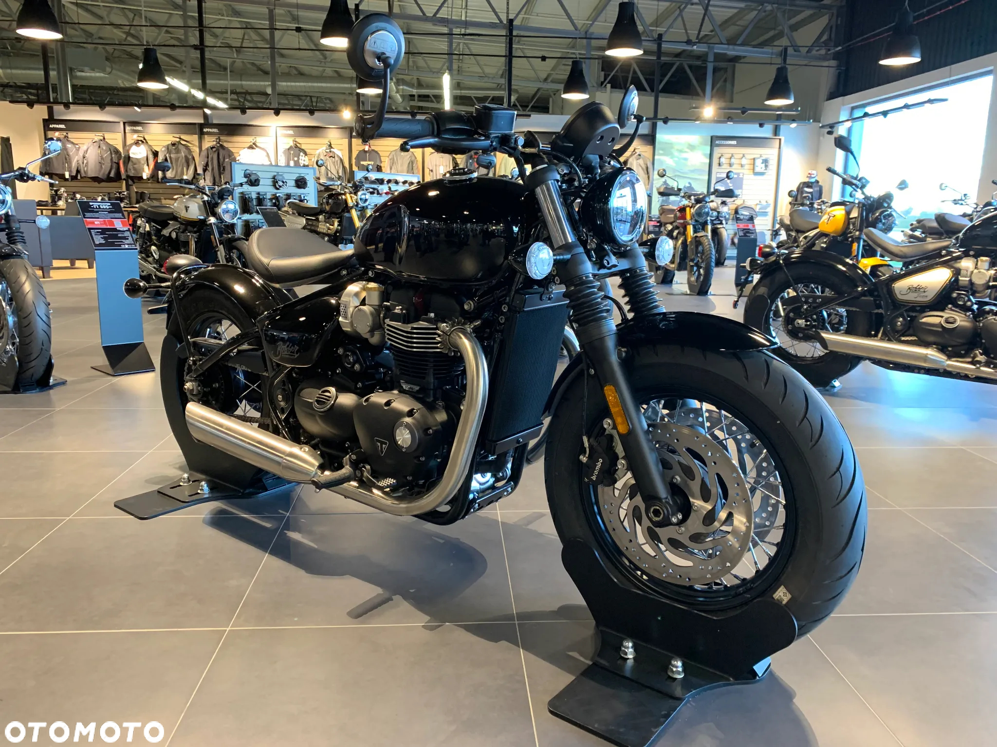 Triumph Bonneville Bobber - 4
